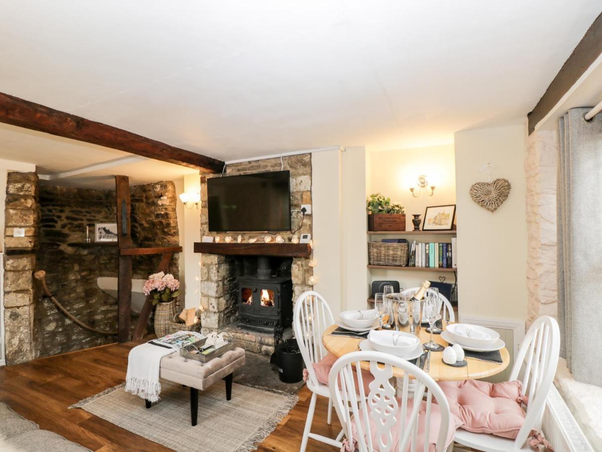 Corner Cottage 马姆斯伯里 外观 照片