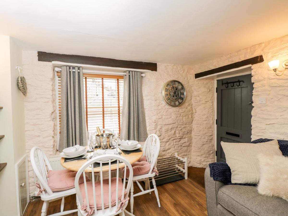 Corner Cottage 马姆斯伯里 外观 照片