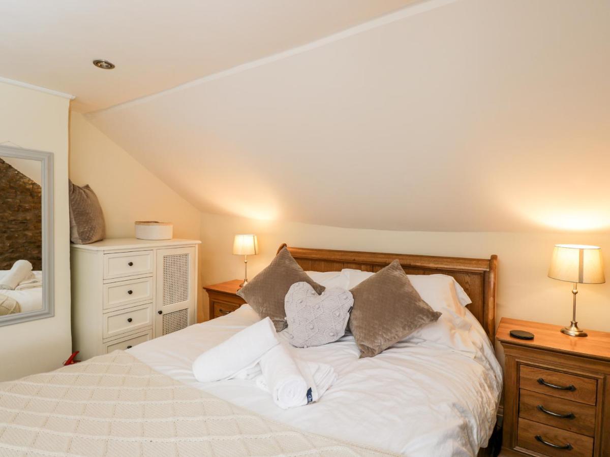 Corner Cottage 马姆斯伯里 外观 照片